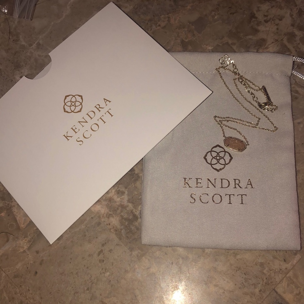 Kendra Scott necklace